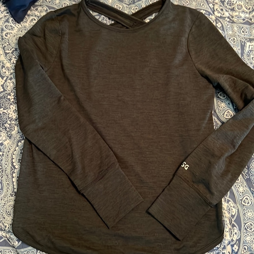 DSG active wear shirt in black. Size XS (6-7)